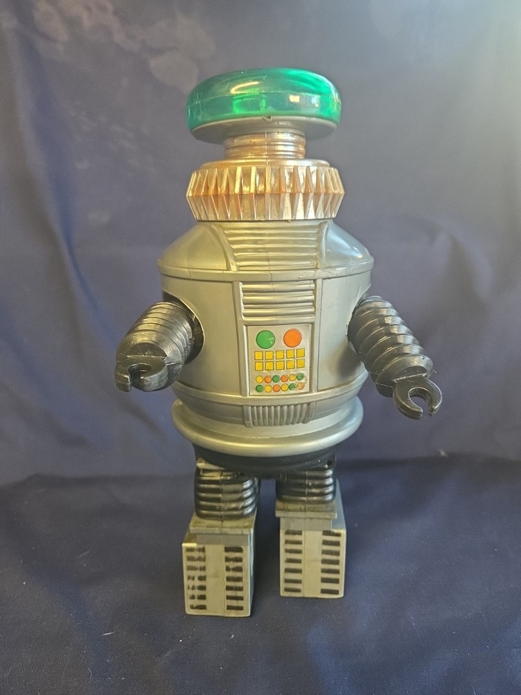 AHI  LOST IN SPACE  1977 ROBOT (Non Working)
