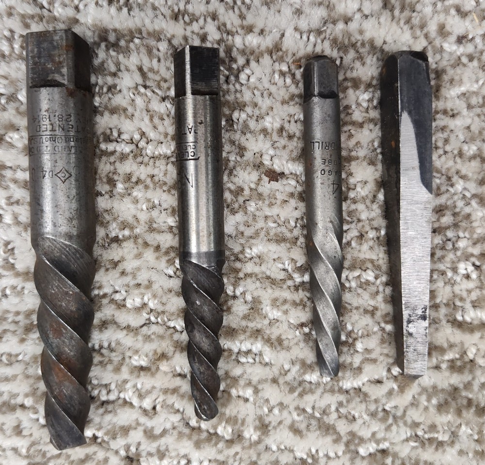 🗽SET OF FOUR EASY OUTS