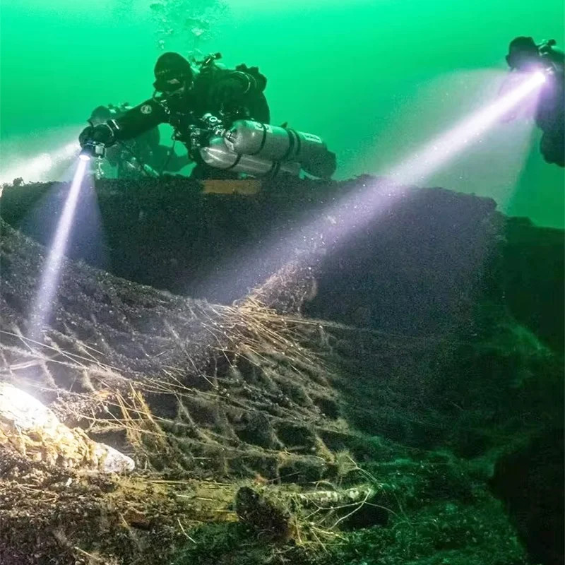 Professional Underwater Scuba Diving Flashlight LED Waterproof Dive Light Lamp