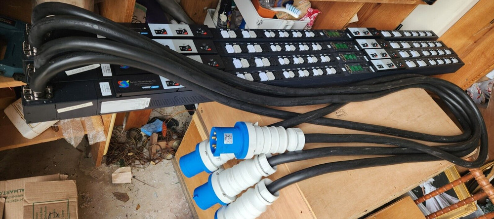 Server Technology PRO2 HDOT Monitored Rack-Mount PDU - 36 Outlet