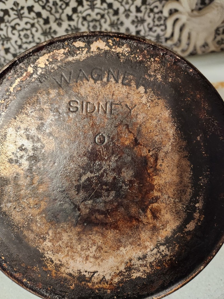 9” WAGNER WARE #7 SIDNEY O CAST IRON SKILLET