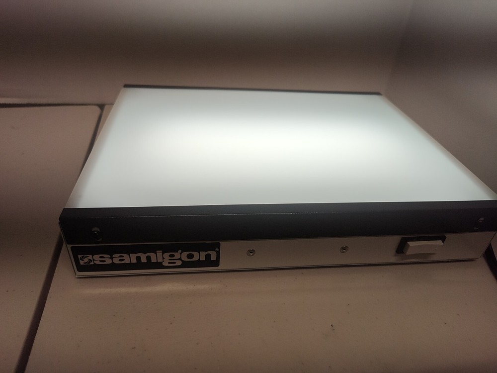 SAMIGON LIGHTBOX 12” X 10-1/2” X 2-1/4" W