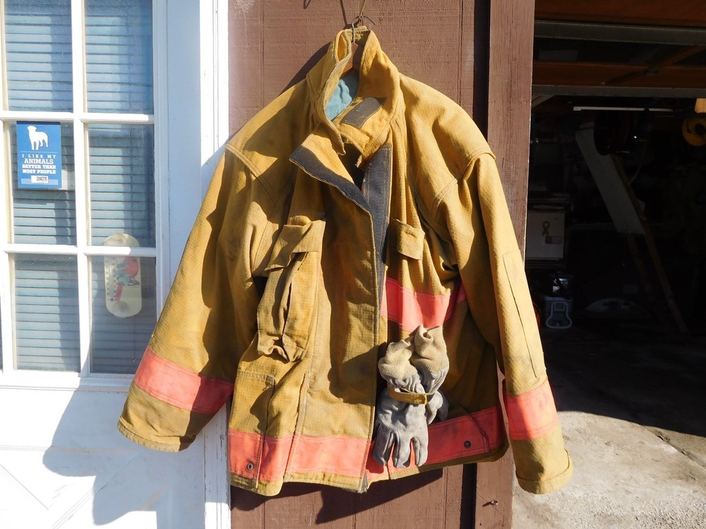 Size 46 x 32 Firefighter turnout coat