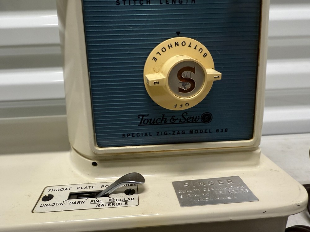 Singer Touch & Sew Special Zig-Zag Model 638 Sewing Machine