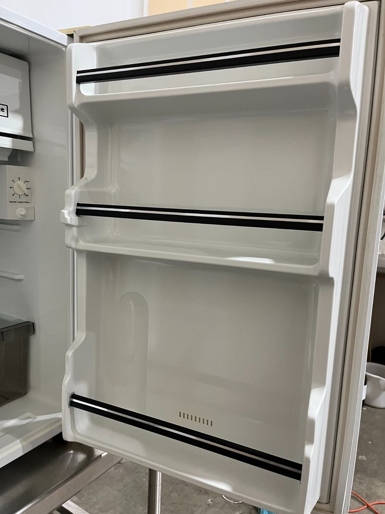 VWR Scientific Undercounter Refrigerator R406GABA
