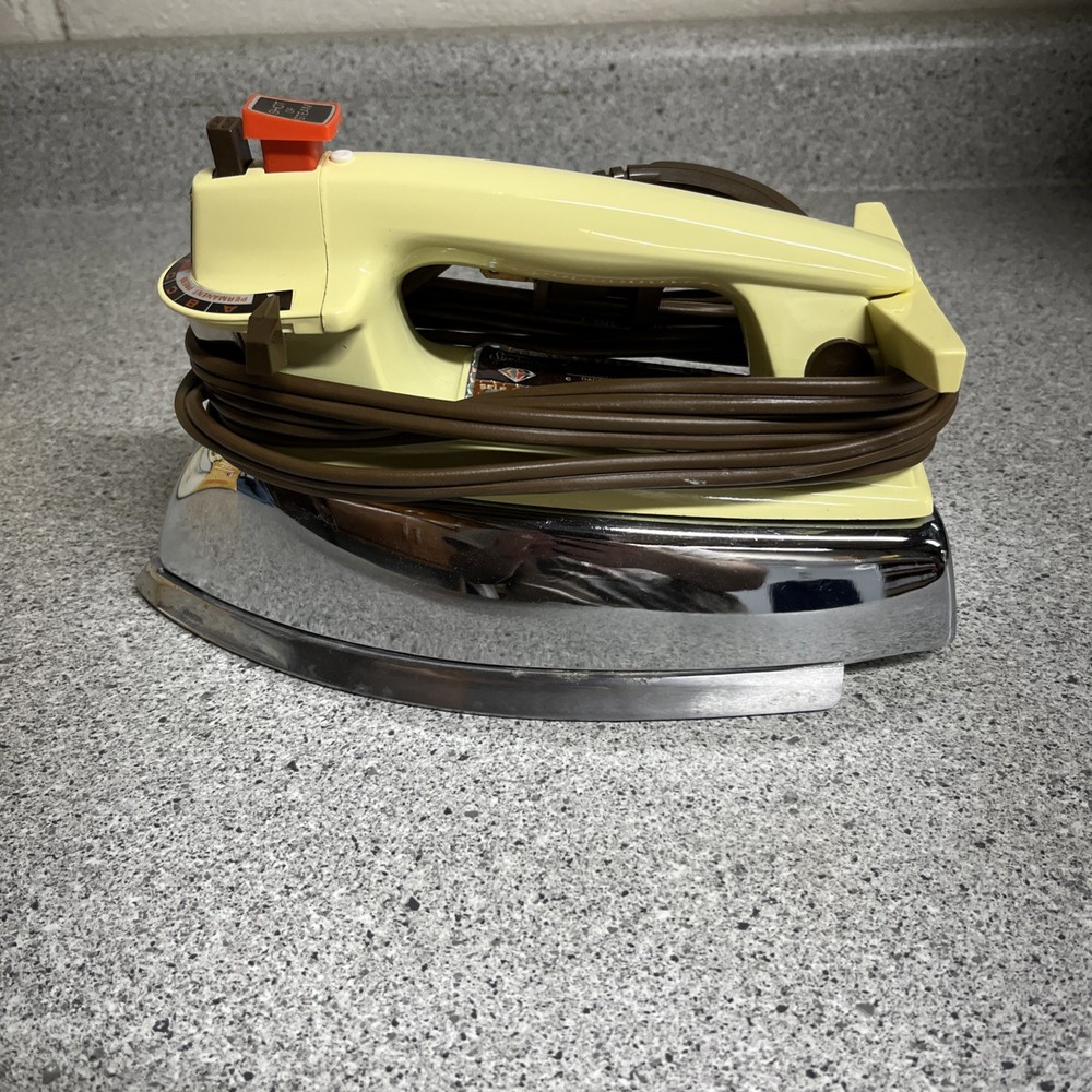 1978 Sunbeam Iron With Box TESTED