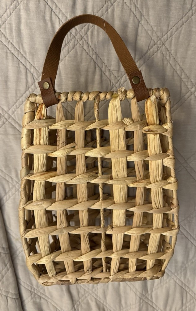 Hanging Wall Basket-New