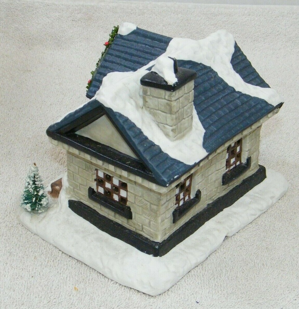 1992 CHRISTMAS VALLEY LIGHTED STATION WITH BUILDING ANTENNA