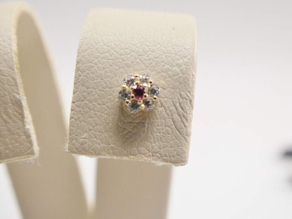 14K SOLID YELLOW GOLD FLOWER SHAPE NOSE STUD RING