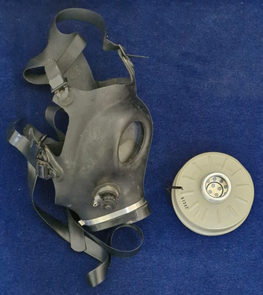 Original Gas Mask With Filter In Excellent Condition For Survival Adjustable
