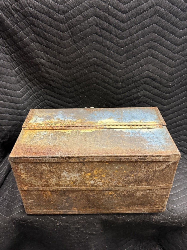 Vintage Cantilever Metal Tackle Tool Box Toolbox