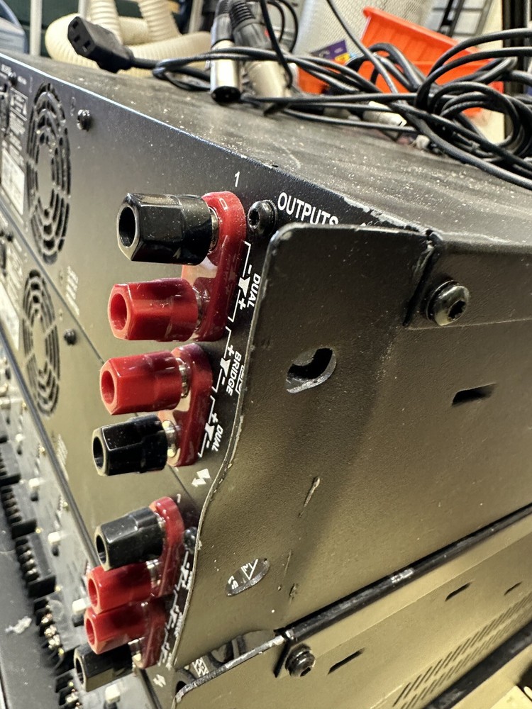 Crown XLS202 Amplifier