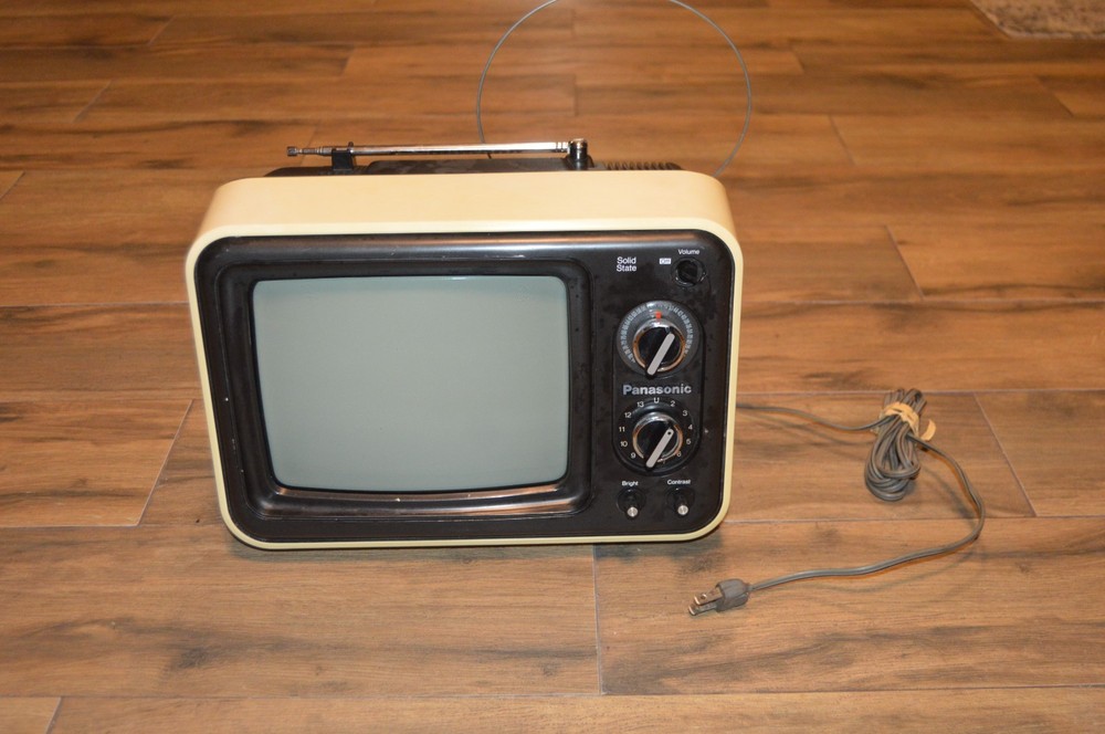 Panasonic TV TR-749 Solid State Television Vintage Retro Working