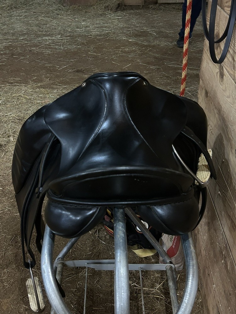 Used Arc De Triumph Dressage Saddle 17.5