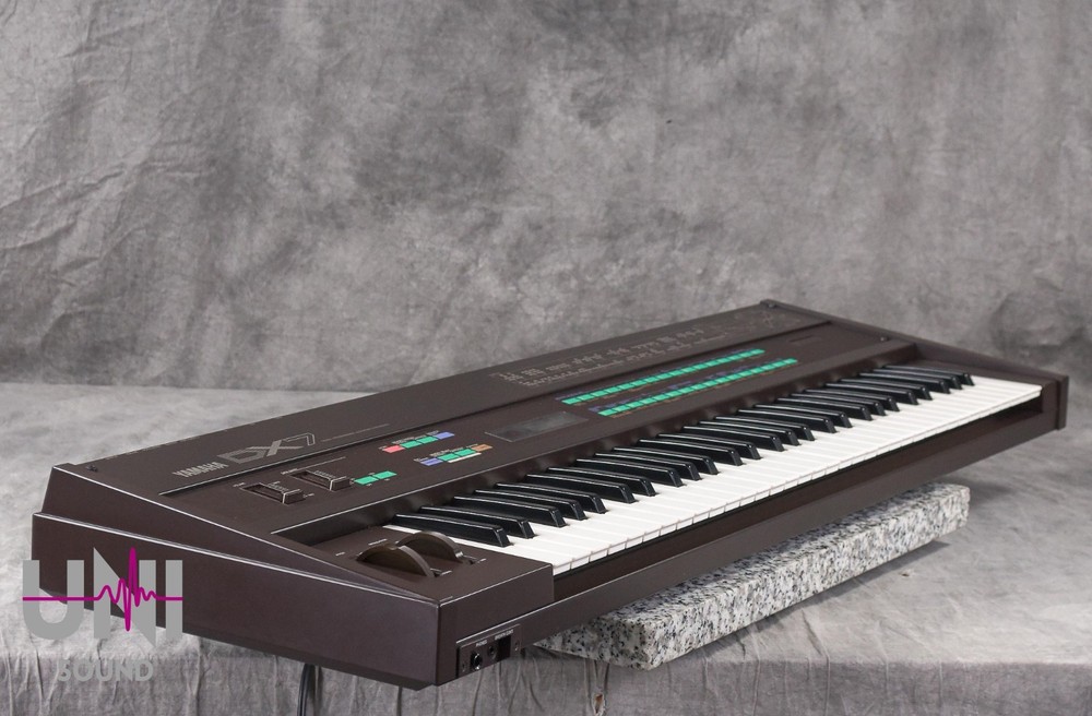 YAMAHA DX7 Digital Programmable Algorithm Synthesizer in Very Good Condition