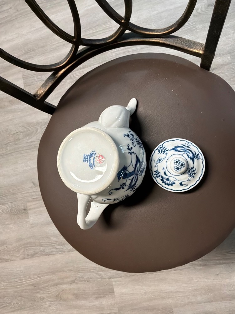 Blue Danube Teapot Tea Server Blue Onion blue and white