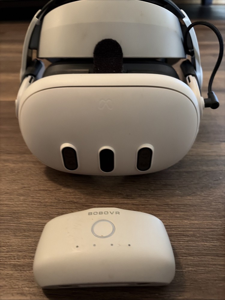 Meta Quest 3 + Bobo Vr B2 Head Strap/battery Pack & Original Head strap.