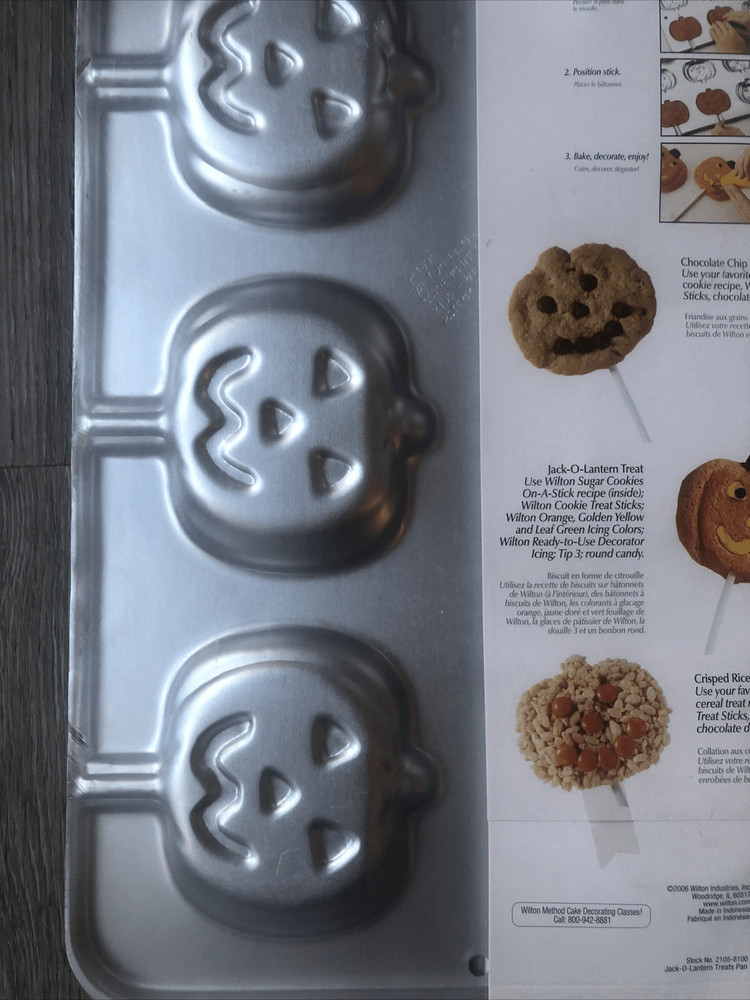 Baking-,Halloween-Wilton Jack-O-Lantern Cookie Pan 2006