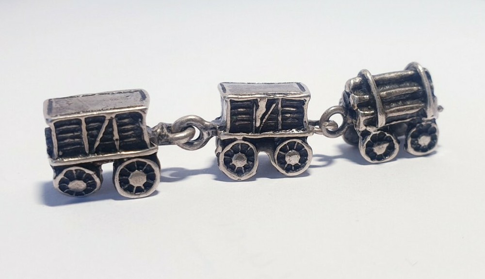 Vintage Solid Silver Italian made miniature of a Train Chain. Read Description!