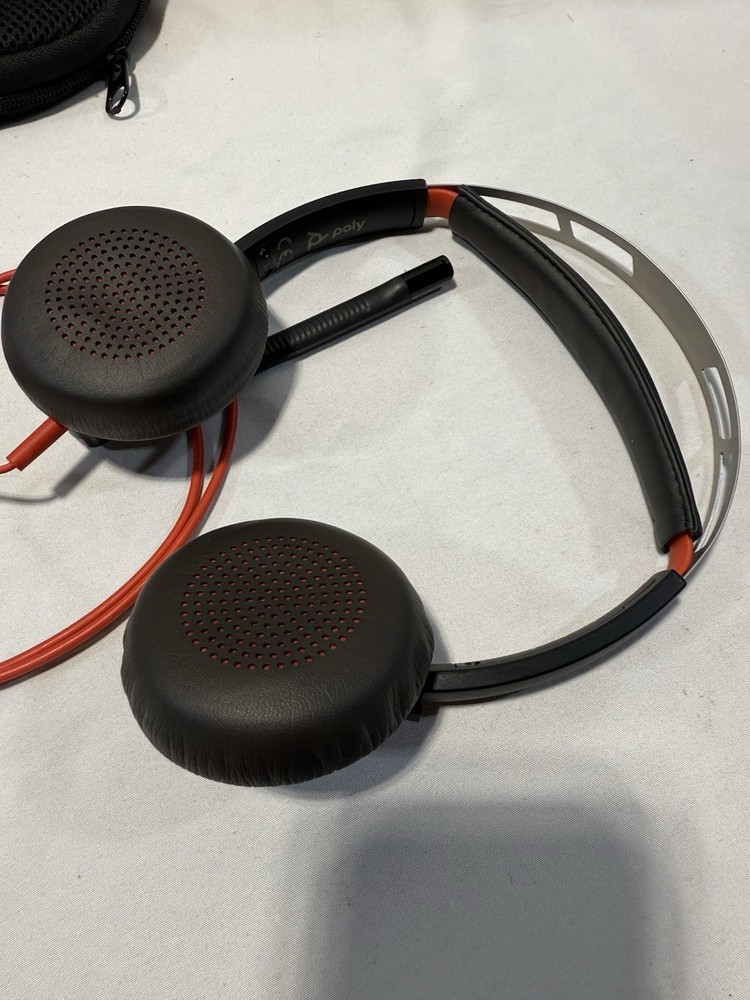 POLY Blackwire 5220 Stereo USB & 3.5mm Computer/Phone Headset w/Case