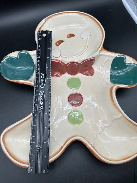Pfaltzgraff 2014 Gingerbread Man Platter Serving Dish Approx 16”x14”