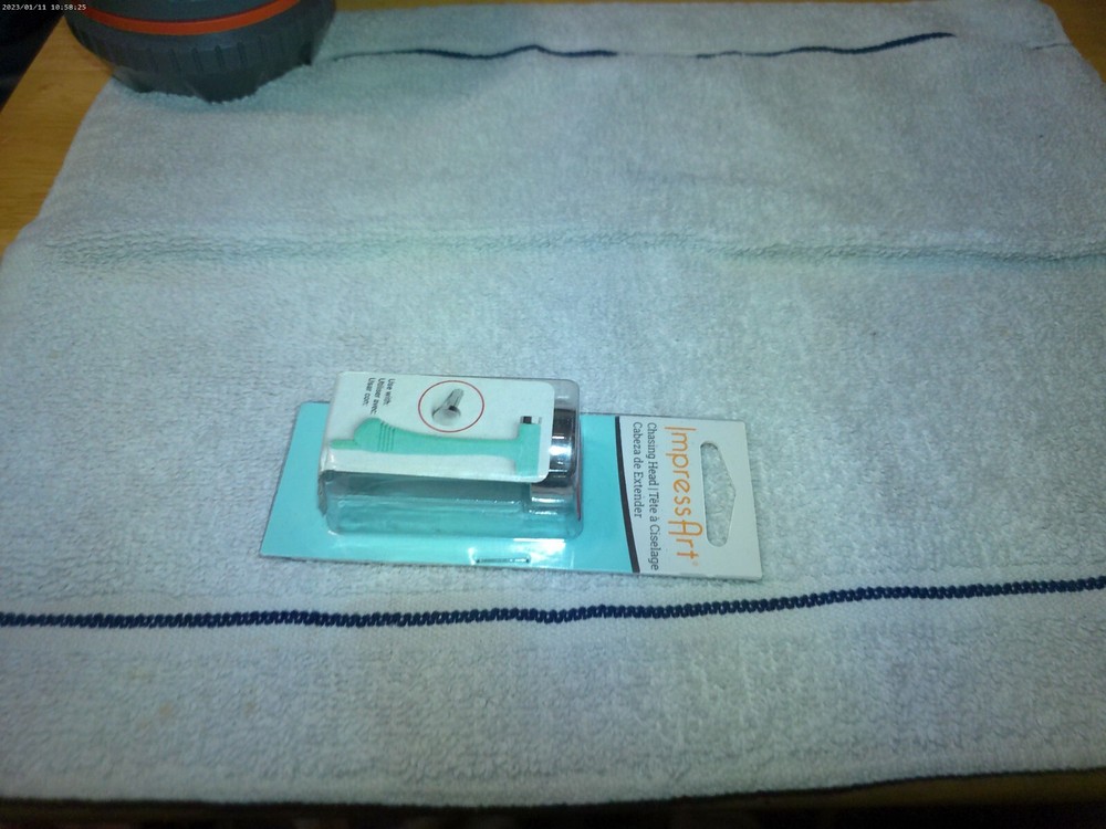 impress art chasing head