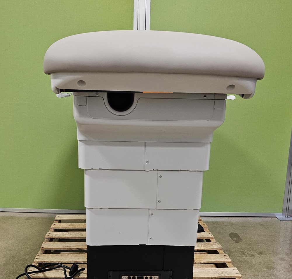 Midmark 224 Exam Table
