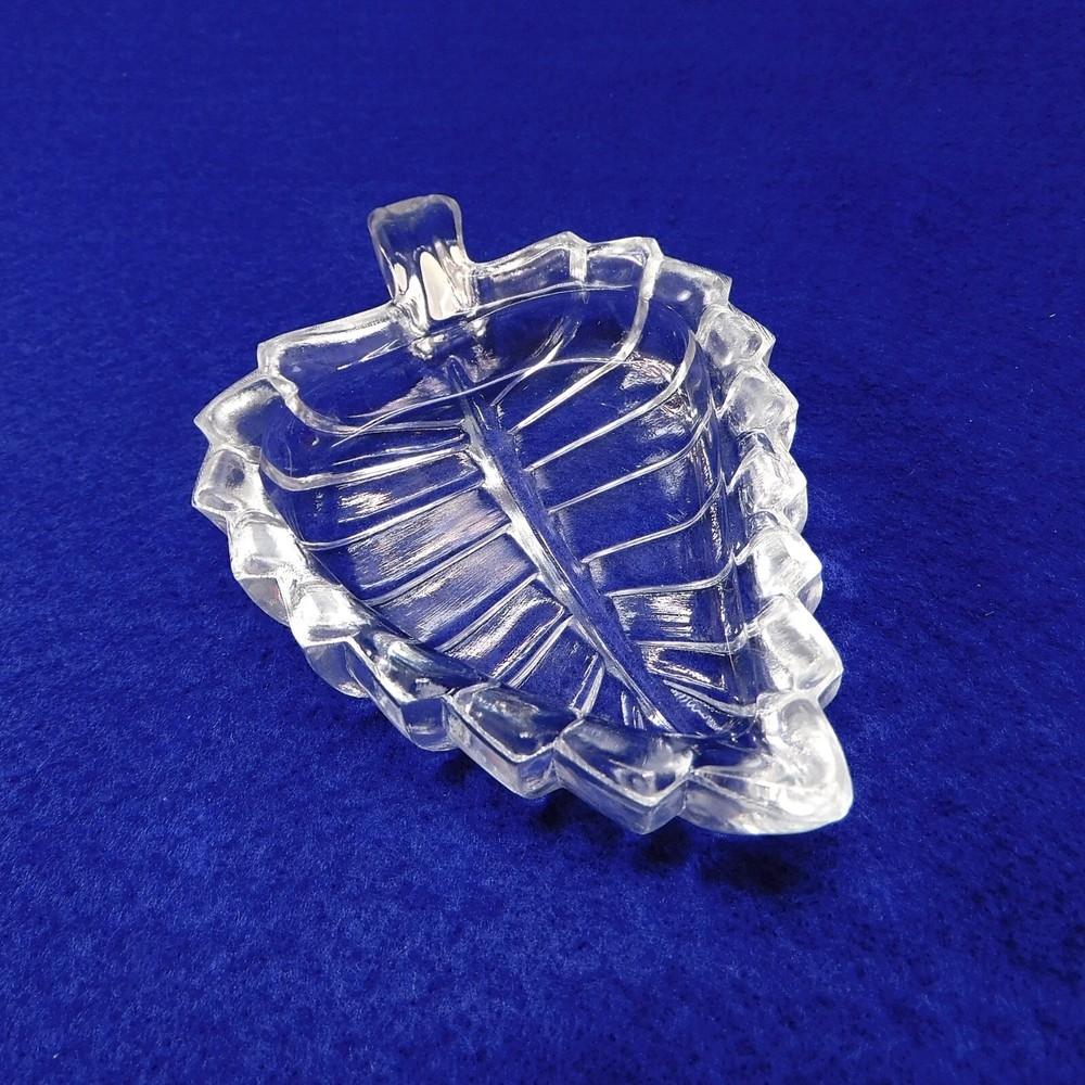 Showcase Crystal Leaf Dish Set of 2 Original box