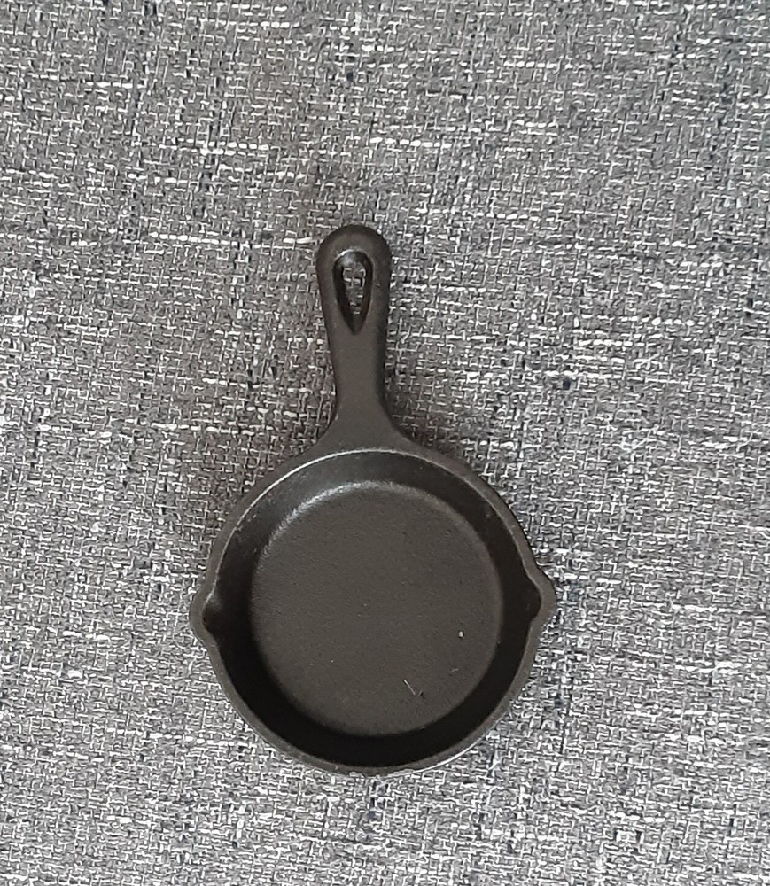 Lodge Cast Iron MS 3.5 Inch Skillet
