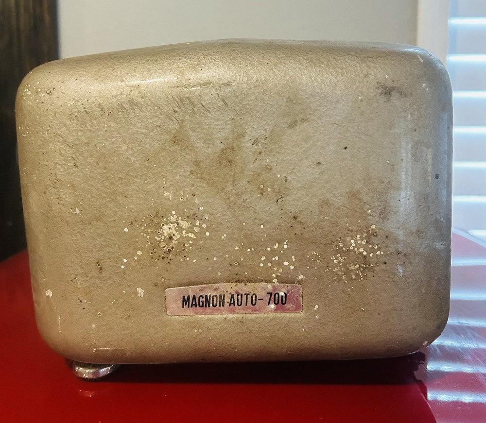 Magnon Auto-700 8mm film projector
