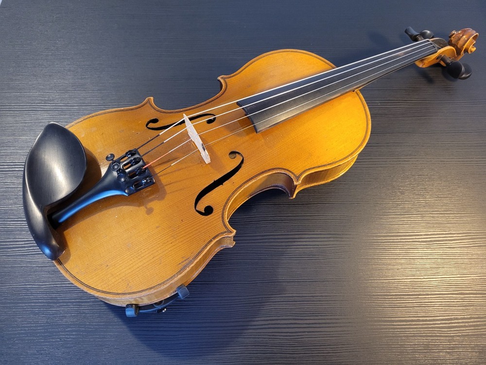 Old vintage violin 4/4