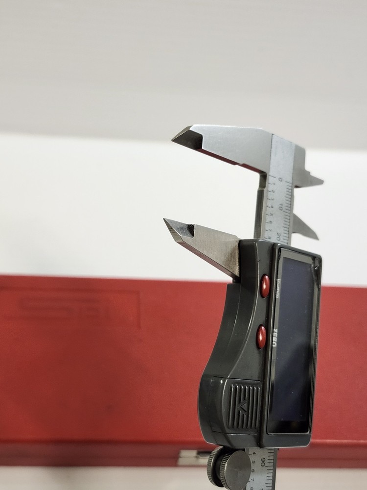 SPI 6 INCH DIGITAL CALIPERS 14-792-6