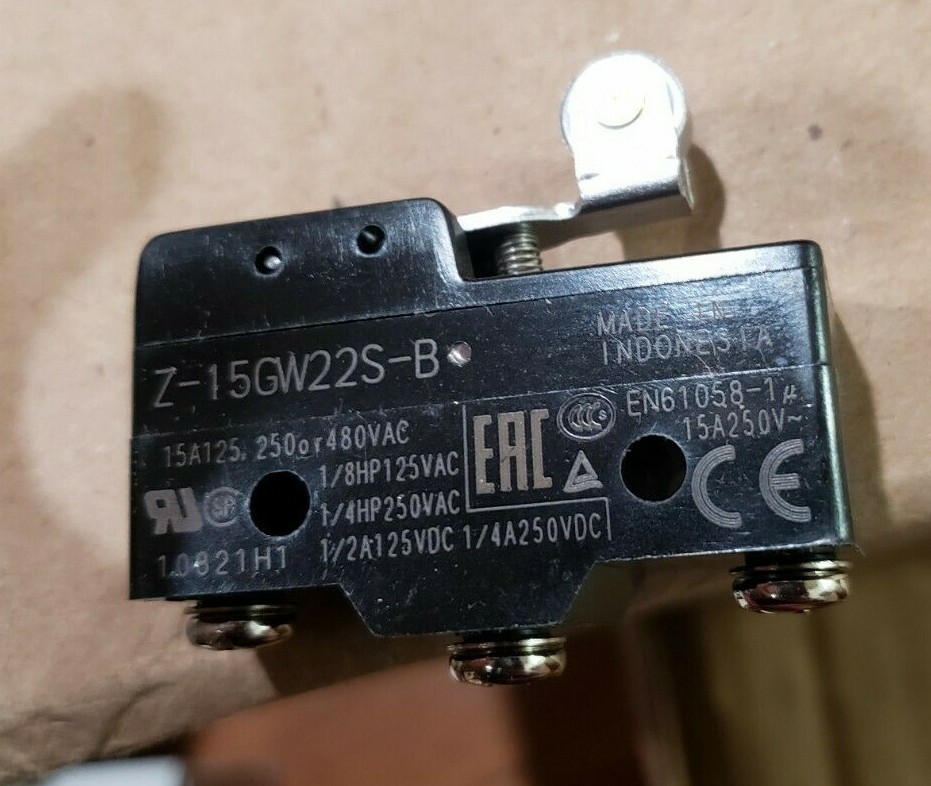 OMRON TYPE Z-15GW22S -B BASIC SWITCH