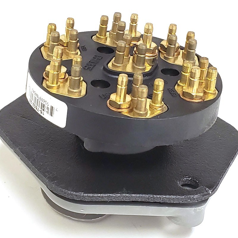 Phillips 16-7602-28 7-Way 28-pin Solid Pins w/o Circuit Breakers Socket Breaker