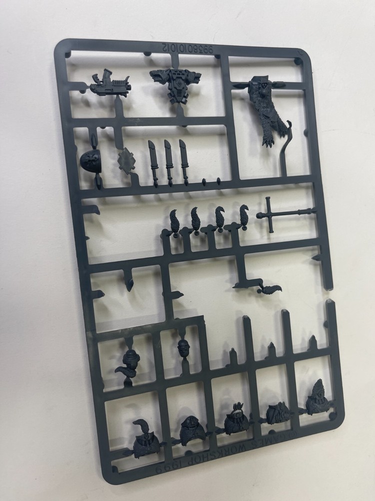 Warhammer 40K Bits - Space Marines Torso on Sprue - Partial No. 2