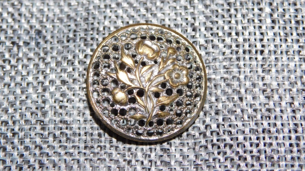 Antique Vtg Screen Button Open Work Aprx: 7/8" 628-X