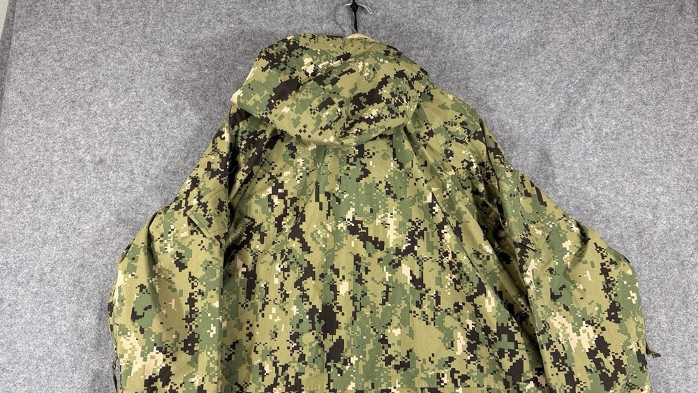 US Navy Working Uniform New Type III Parka Men Medium Regular Camouflage Goretex