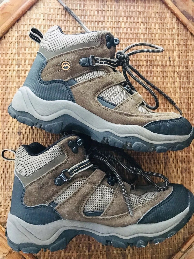 Magellan Outdoors Leather Boys Size 4 Medium Hiking Boots Brown