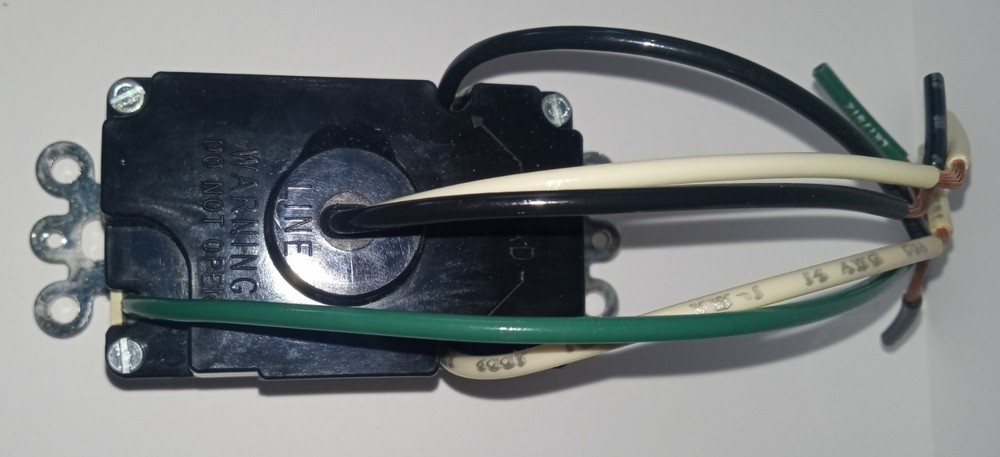 Pass & Seymour Interrupter/15 1591-FI-D NOS