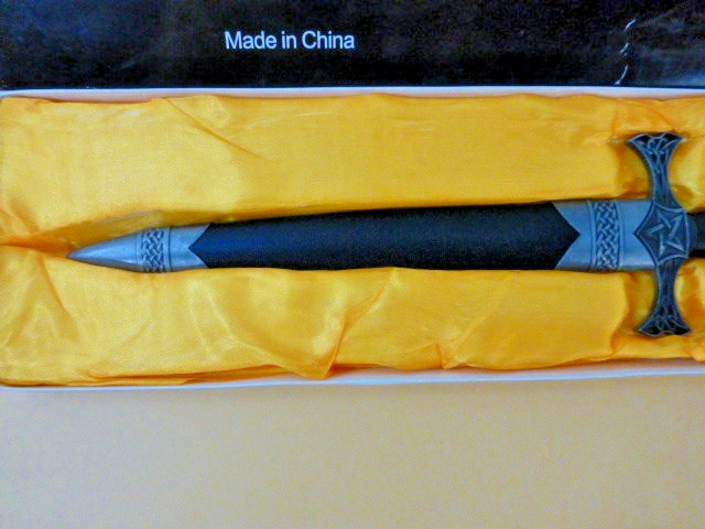 Knotted Celtic Dagger Replica Unsharpened New in Box