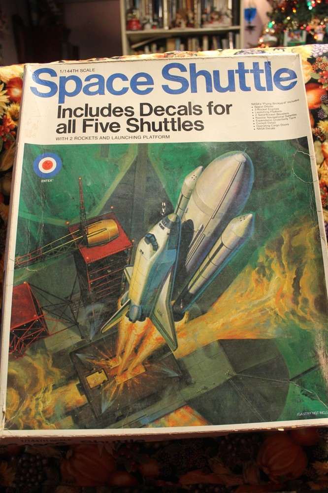 SPACE SHUTTLE 1/144th Scale ENTEX Model KIT w/ 2 Rockets LAUNCHING PAD & Decals