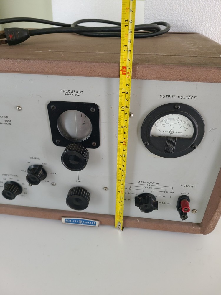 Hewlett Packard 650A Test Oscillator Unit, Powers Up, UNTESTED