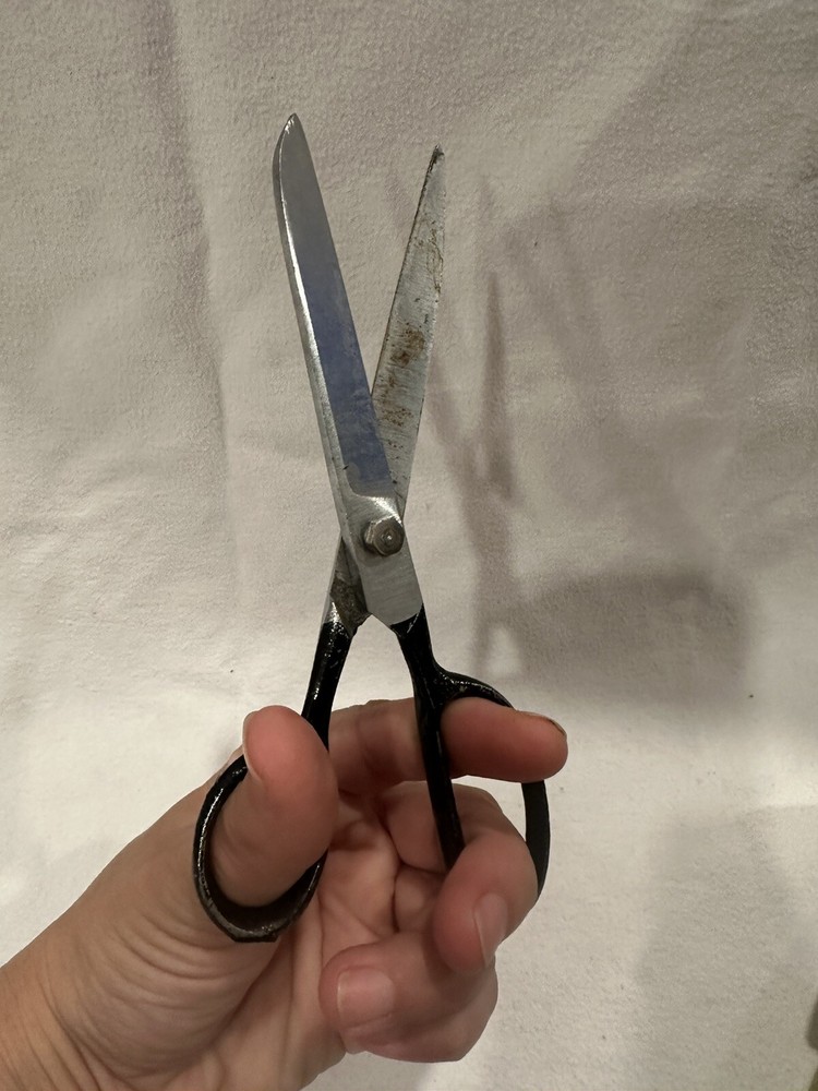 Vintage Black Handled Shears Scissors 7 inches