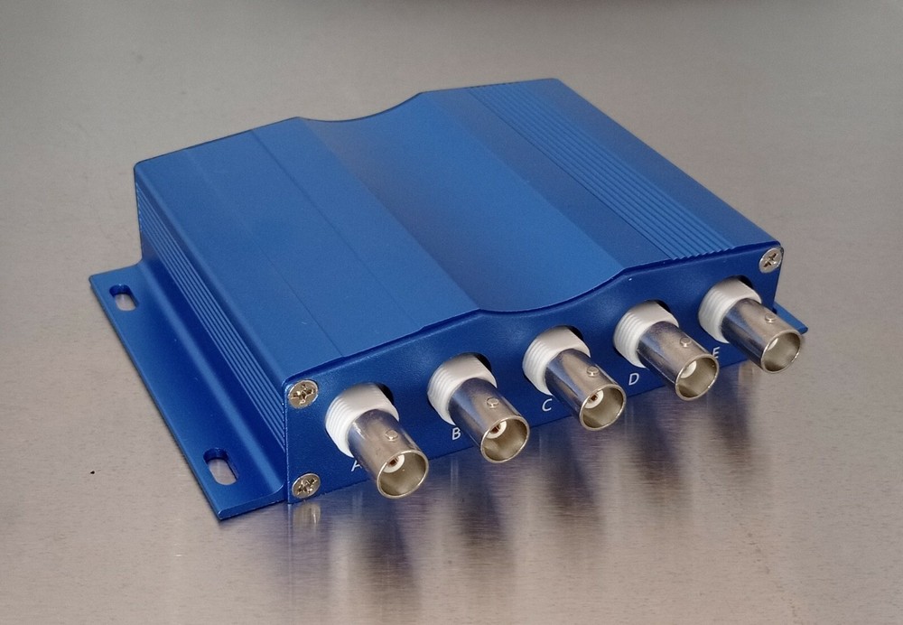 BNC analog signal multiplexer