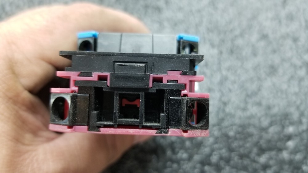 IDEC HW1S-3JTF21N1 NOS 3 Position Selector Switch