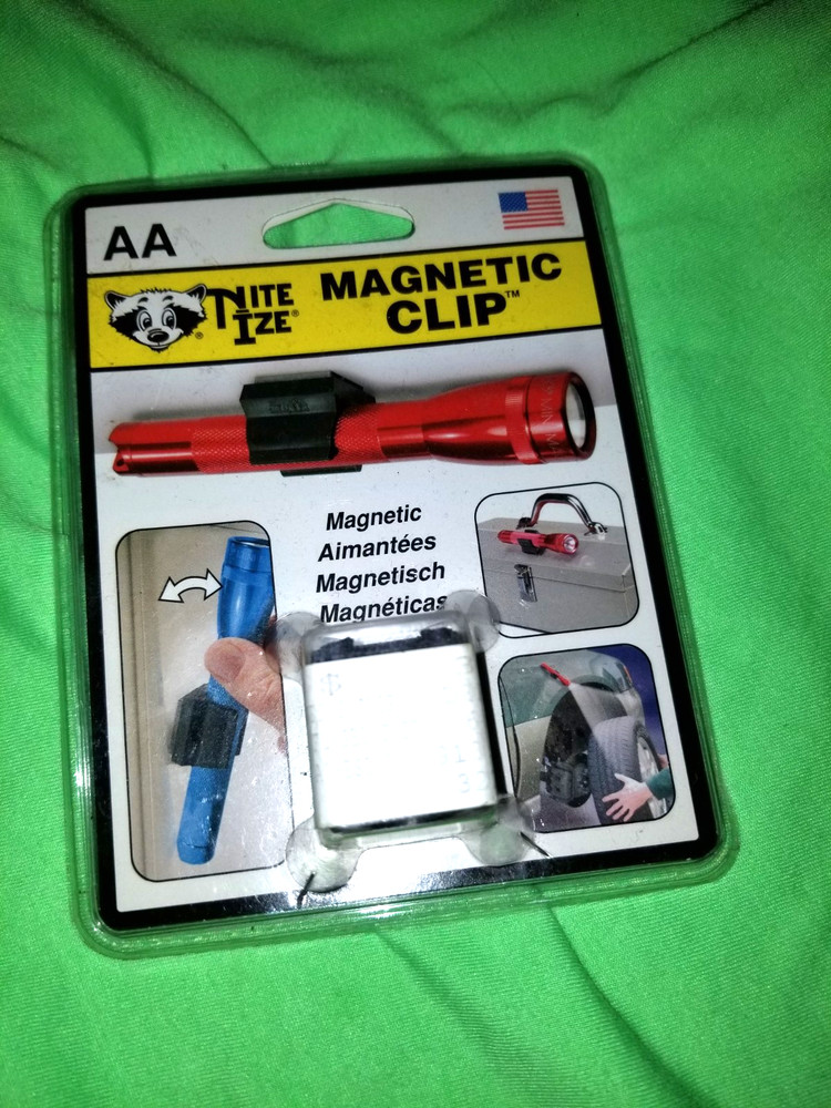 Nite Ize Magnetic Clip Flashlight Holder