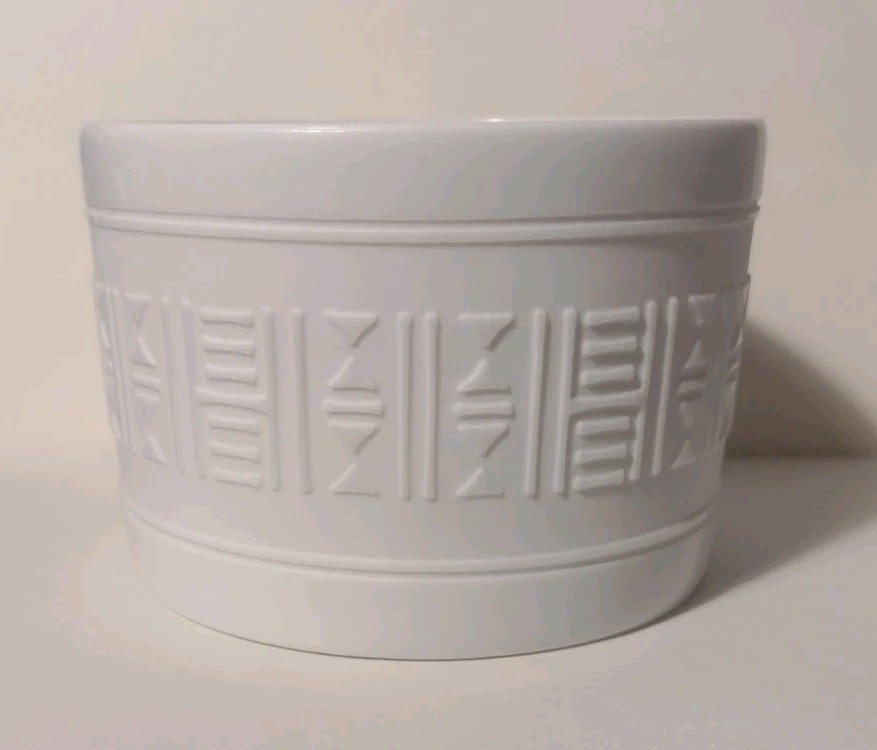 HERMES Egee Aegean Flat Cup All White Minimalist Embossed Geometric Marked