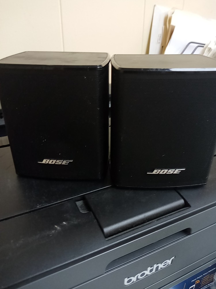 Bose Virtually Invisible 300 (2) Cube Surround Speakers Only Working