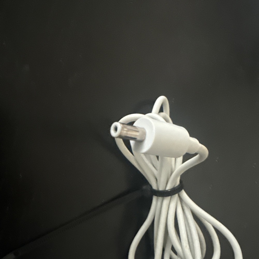 Amazon Echo DOT (4th Gen.) Smart Speaker - Glacier White - Barely Used