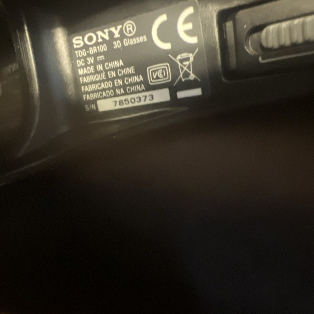 Sony 3D Glasses TDG-BR100 Regular Size Bravia 3D Sync Transmitter CHROME